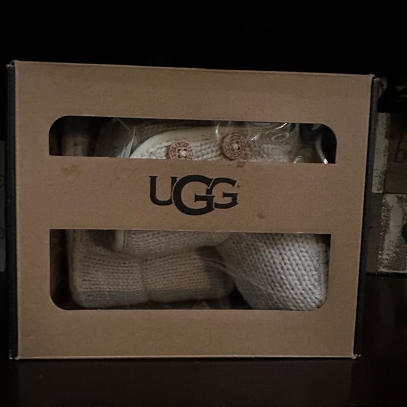 Ugg boots baby 4/5 new never worn - Picture 5 of 5